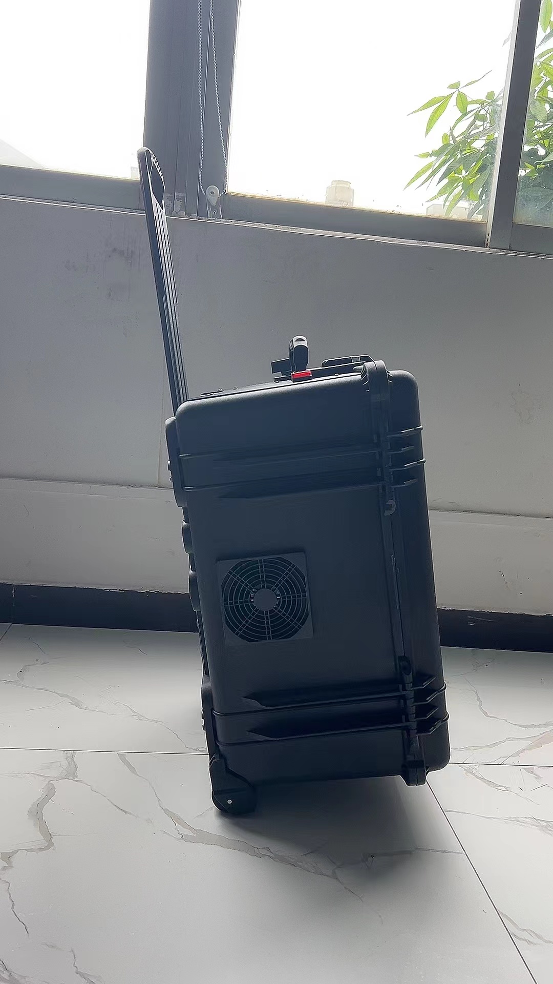 双峰手拉箱型移动通信干扰器